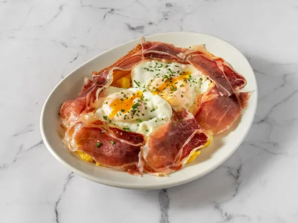 Huevos Estrellados con Jamón Ibérico